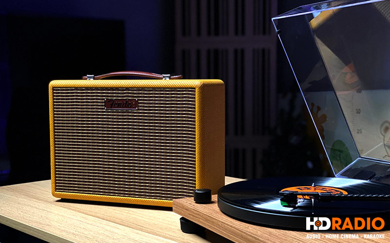  Loa Fender Monterey Tweed với đầu đĩa than