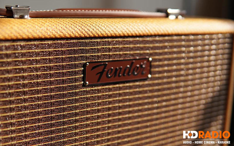 logo Fender trên Loa Fender Monterey Tweed