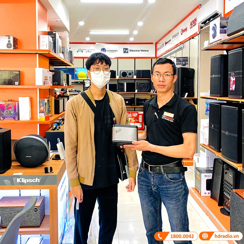 Loa Fender Newport 2-1