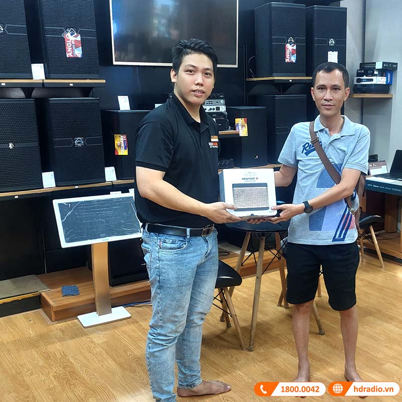 Loa Fender Newport 2-3