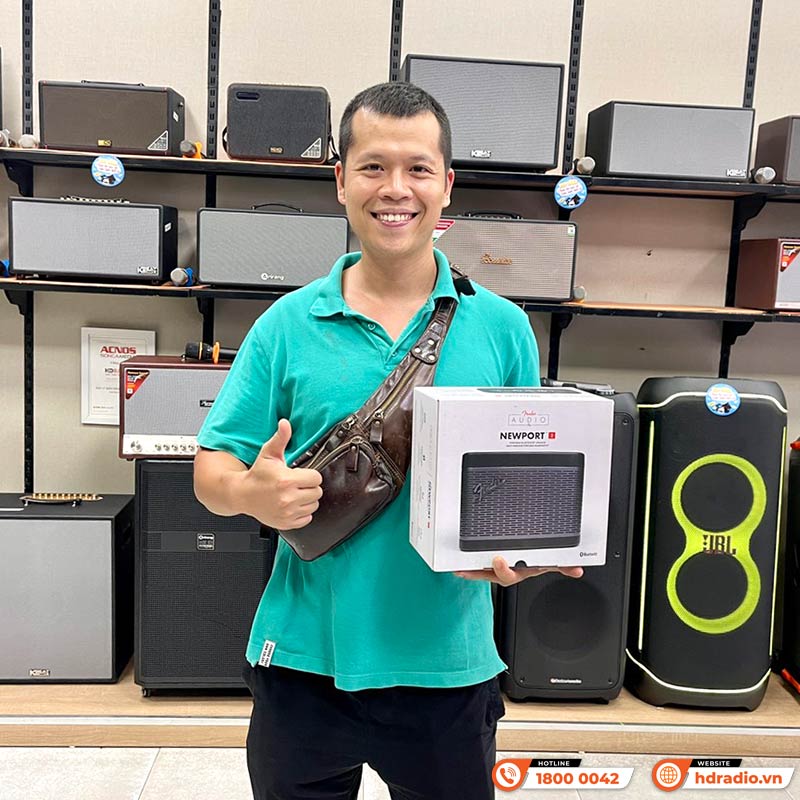 Loa Fender Newport 2-4