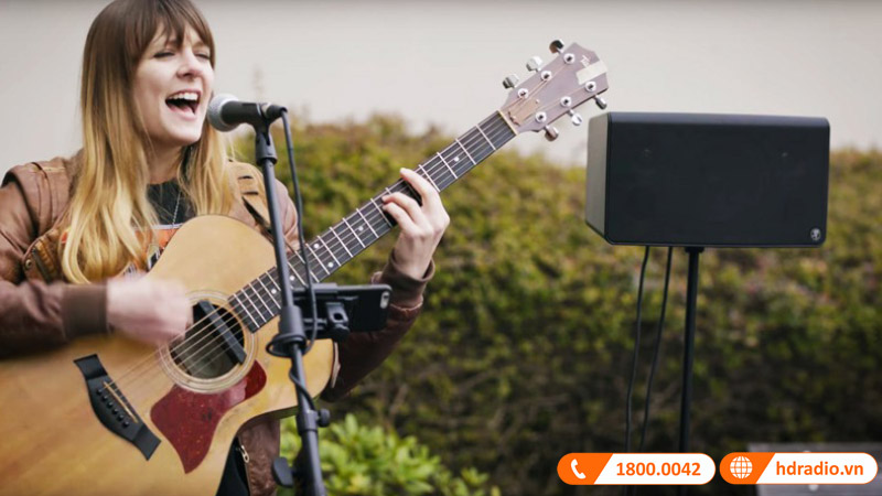 Loa Mackie FreePlay Live