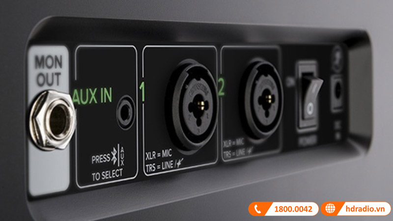 Loa Mackie FreePlay Live