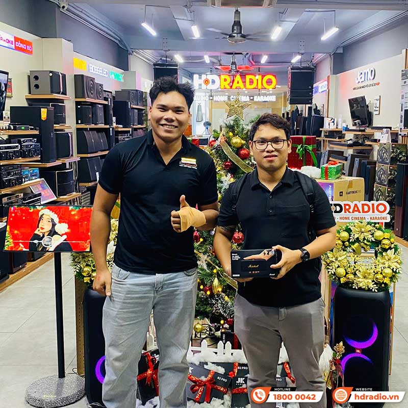 khách hàng mua Loa di động Marshall Emberton 3 chính hãng