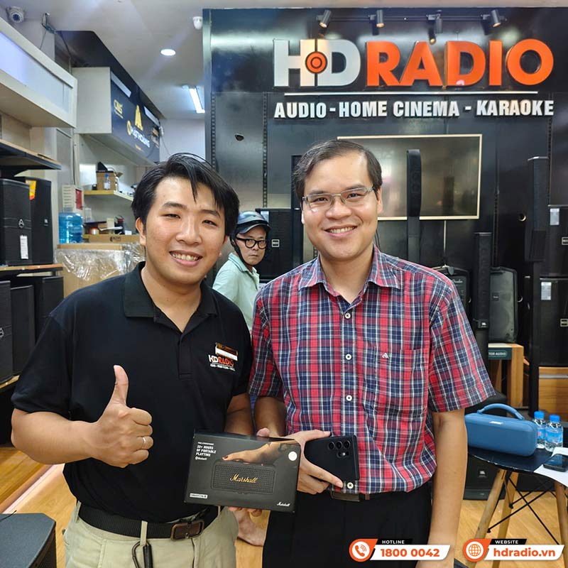 khach hang mua loa marshall emberton 3 chinh hang tai hdradio