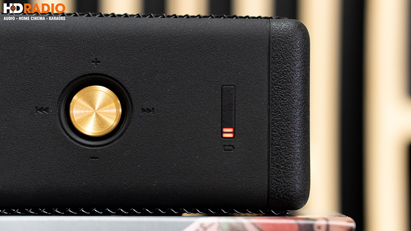 Loa bluetooth Marshall Emberton tích hợp sạc nhanh