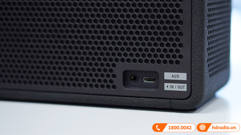 Loa Marshall Middleton hỗ trợ sạc ngược