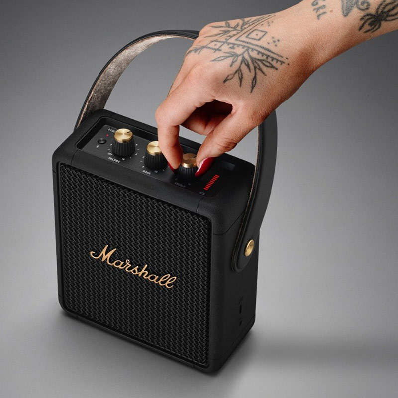 bat nguon tren Loa Marshall Stockwell II Black and Brass
