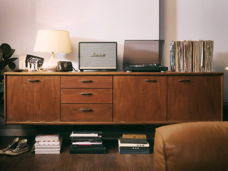 Loa Marshall Woburn 2 (II) có thể nghe nhạc trực tiếp từ đầu đĩa than!