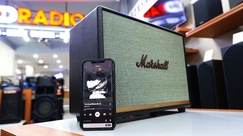nghe nhạc trên Marshall Woburn 2