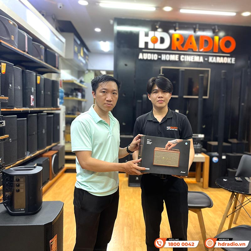 Khách hàng chọn mua Loa Marshall Acton3 chính hãng tem ASH màu nâu