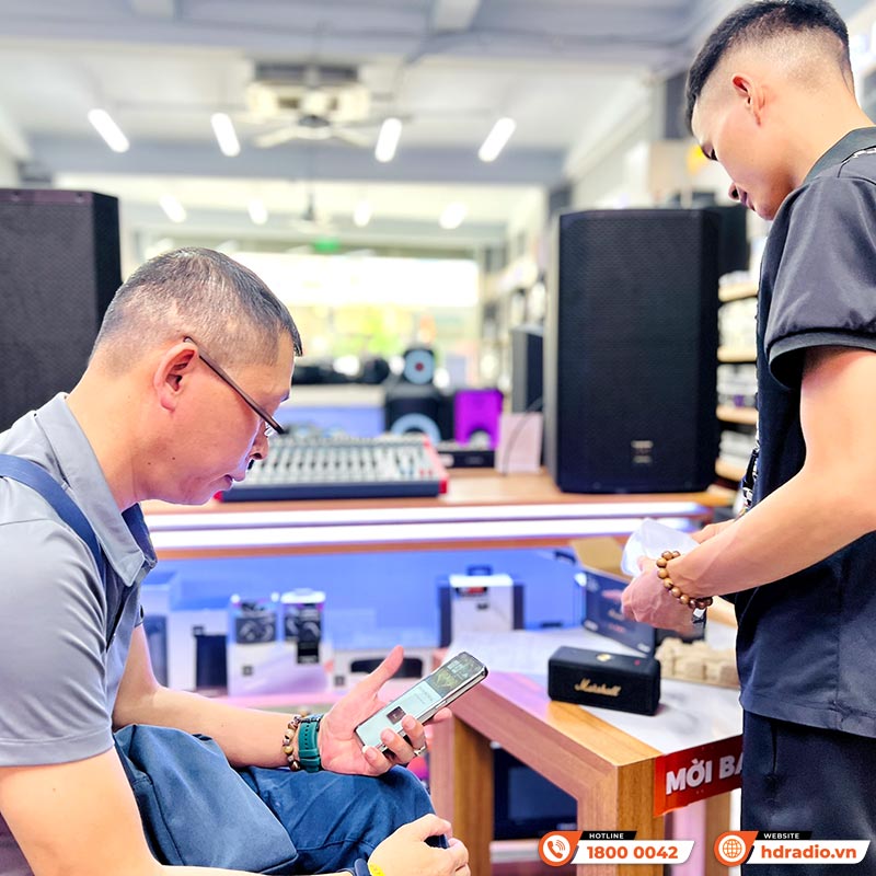 khách hàng mua Loa Marshall Emberton 2 chính hãng ASH