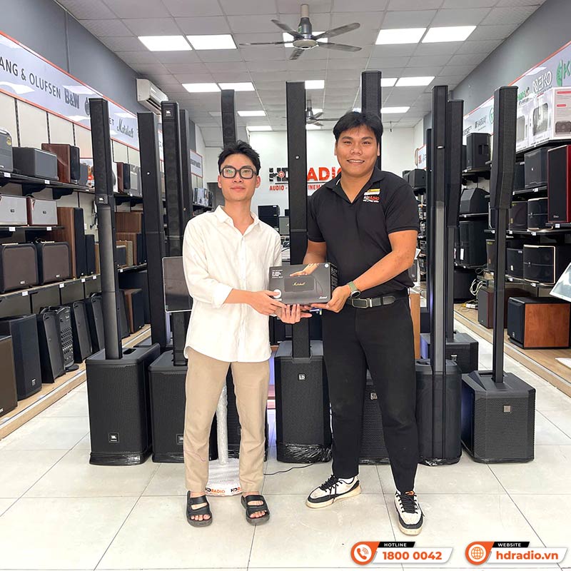 khách hàng mua loa marshall middleton 2 tai hdradio