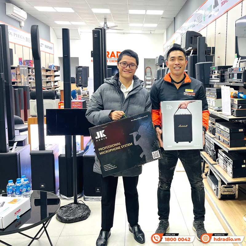 Khách hàng mua loa Marshall Tufton tại HDRadio