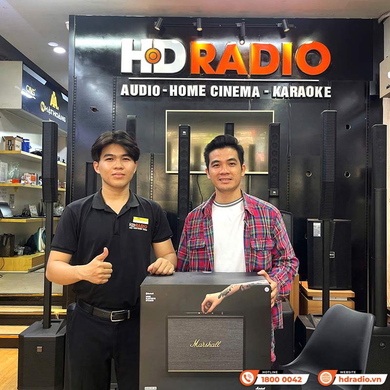 khách hàng mua loa marshall woburn 3