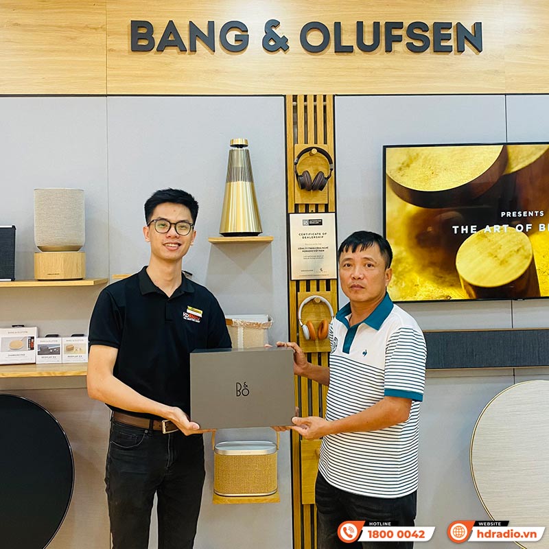 Khách hàng mua loa B&O Beosound A5 chính hãng tại HDRadio