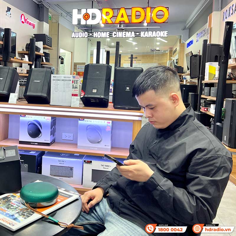 Loa B&O Beosound A1 Gen 2, Pin 18h, Công Suất 60W, IP67, Bluetooth, Micro thoại, Điều khiển giọng nói qua Alexa-4