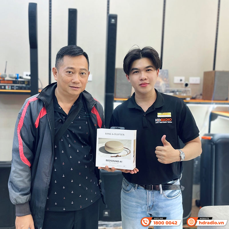 Khách hàng mua Loa B&O Beosound A1 Gen 2