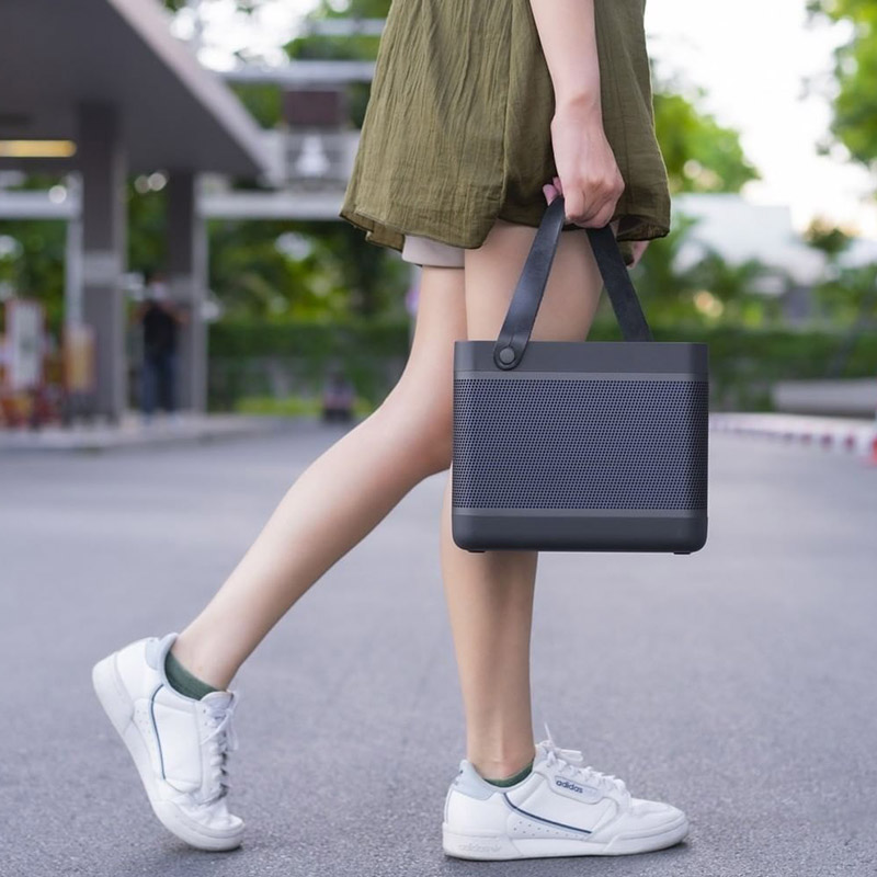 loa B&O Beolit 20 co thiet ke xach tay