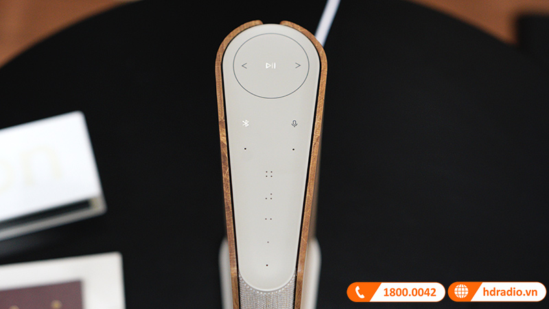 loa B&O Beosound Emerge điều khiển