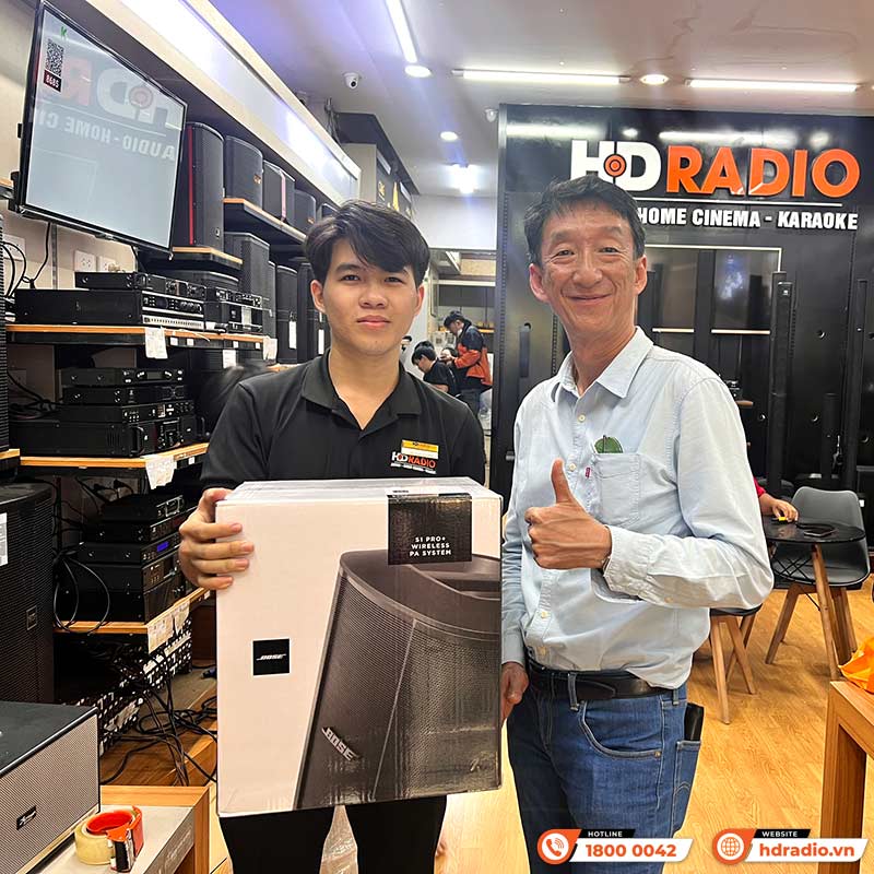 khách hàng mua loa Bose S1 Pro+ chính hãng tại hdradio