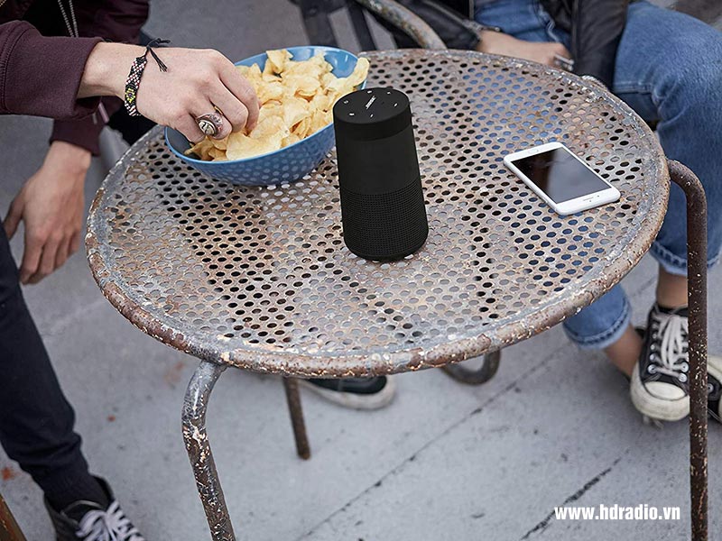 Loa Bose Soundlink Revolve 2