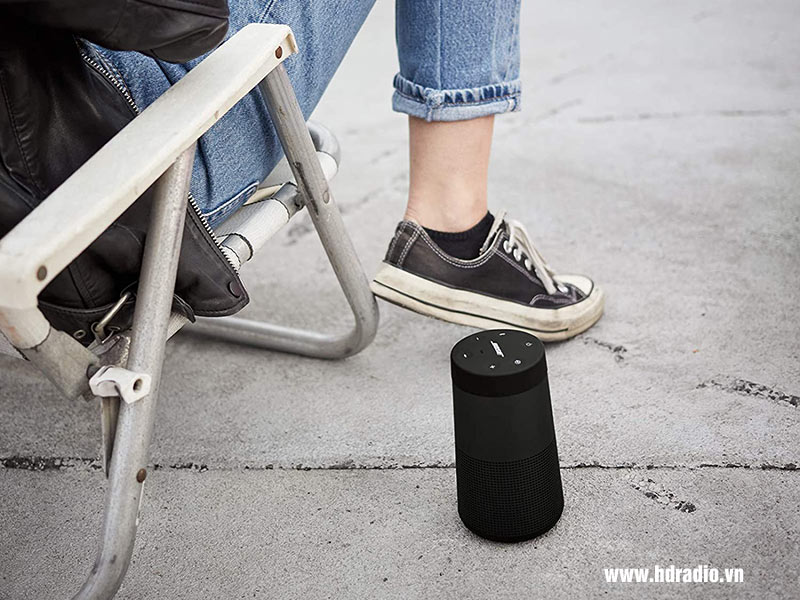 Loa Bose Soundlink Revolve 2