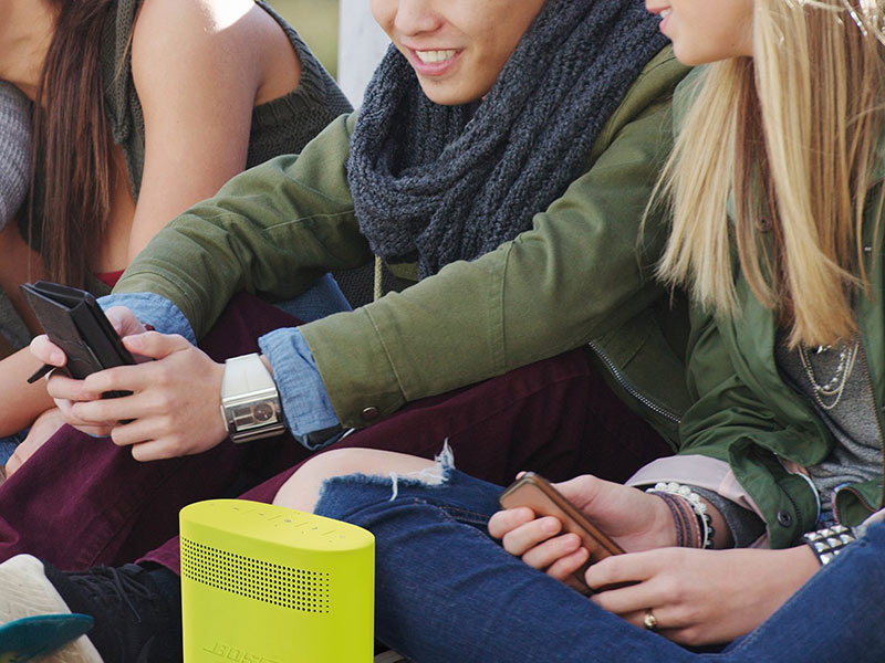 Loa Bose SoundLink Color II (2) dam thoai ranh tay