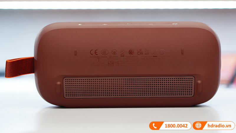 mặt sau loa Bose SoundLink Flex 