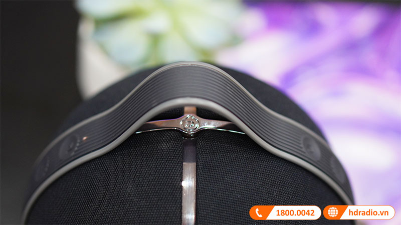 tay cầm của loa Devialet Mania