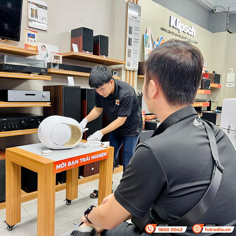 khách hàng mua Loa Devialet Phantom I 108DB Opera de paris tại showroom hdradio