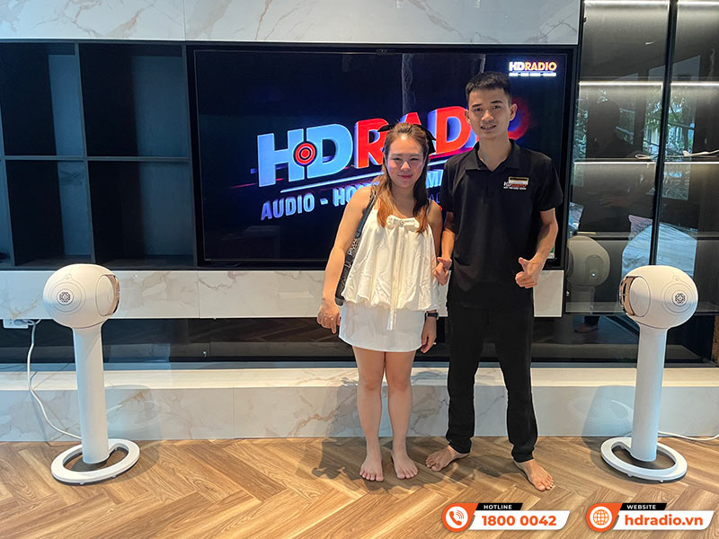 khách hàng mua cặp loa Devialet Phantom I 108DB chính hãng