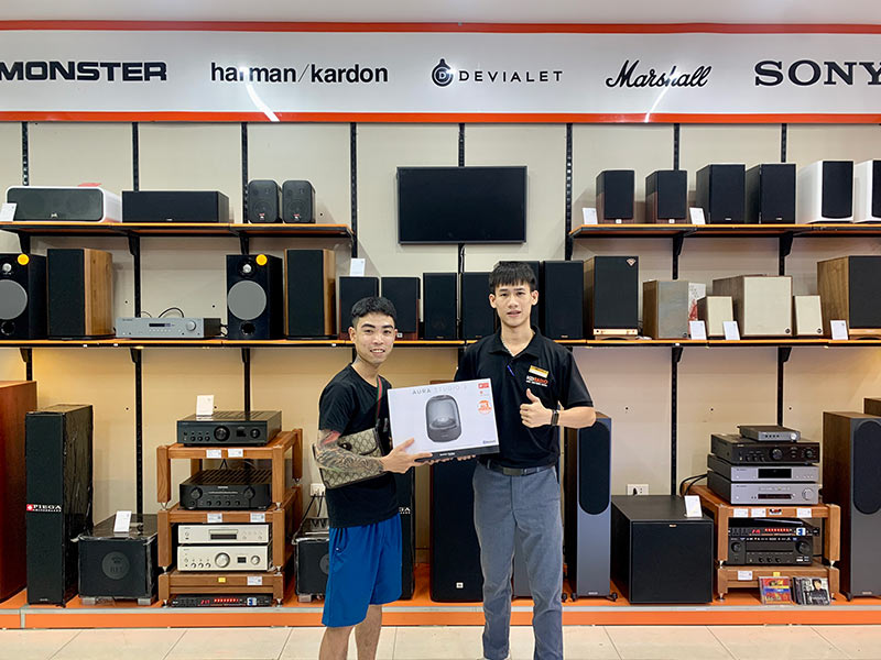 Khách hàng mua Loa Harman Kardon Aura Studio 3 tại HDRadio