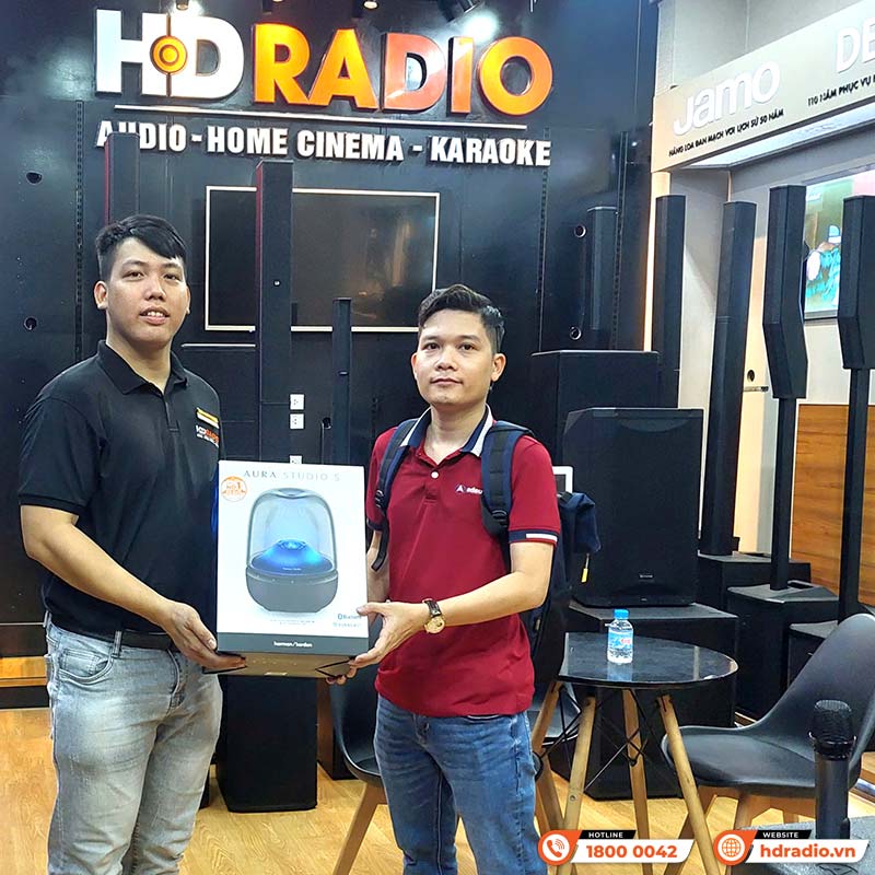 khách hàng mua loa harman kardon aura studio 5 chính hãng