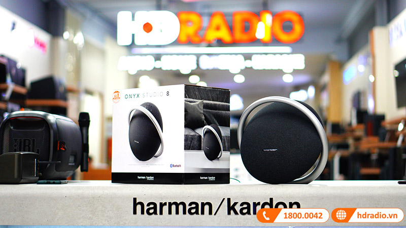 loa Harman Kardon Onyx Studio 8 có Kiểu dáng gọn nhẹ, trang nhã