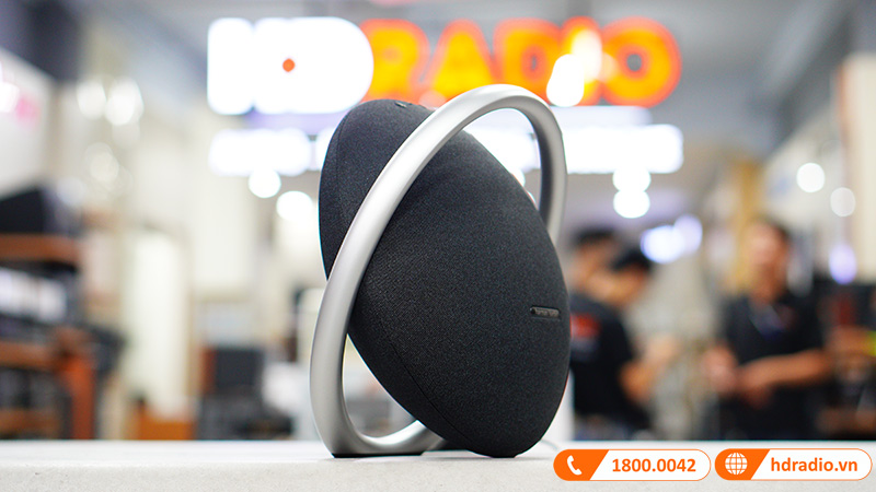  loa Harman Kardon Onyx Studio 8 màu đen