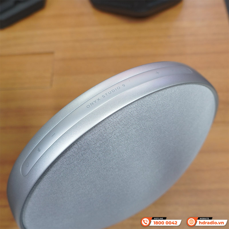 loa Harman Kardon Onyx Studio 9