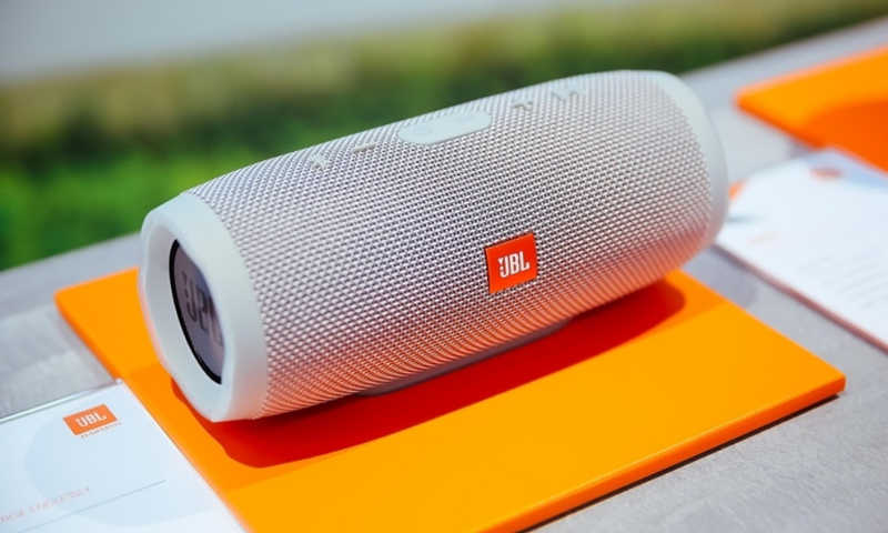 loa jbl charge 4 màu trắng