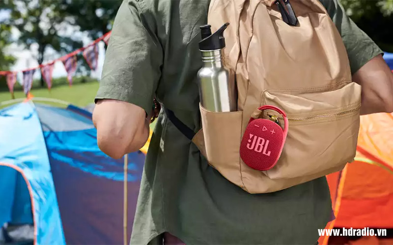 loa JBL Clip 4 treo balo