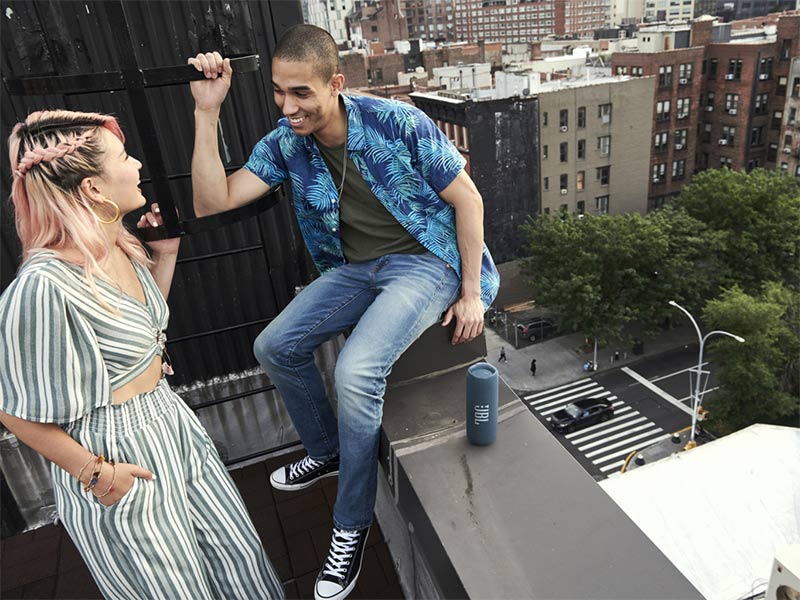 Ứng dụng loa JBL Flip 6 nghe nhạc ngoài trời