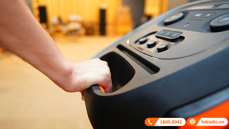 Tay kéo loa JBL Partybox 710