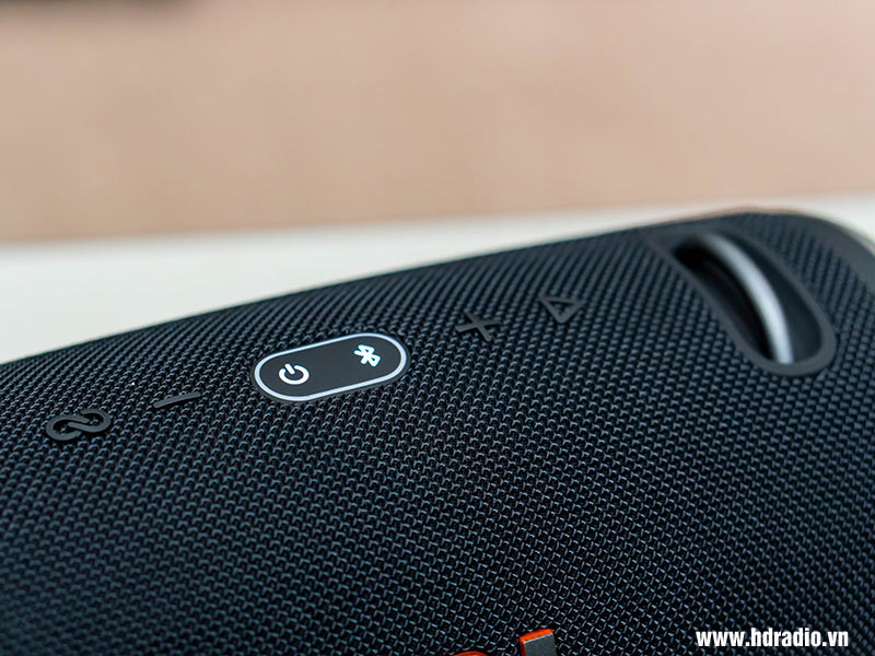 bảng điều khiển trên Loa JBL Xtreme 3