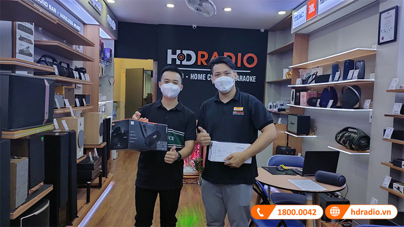 khách hàng mua loa JBL Xtreme 3 chính hãng tại cửa hàng HDRadio