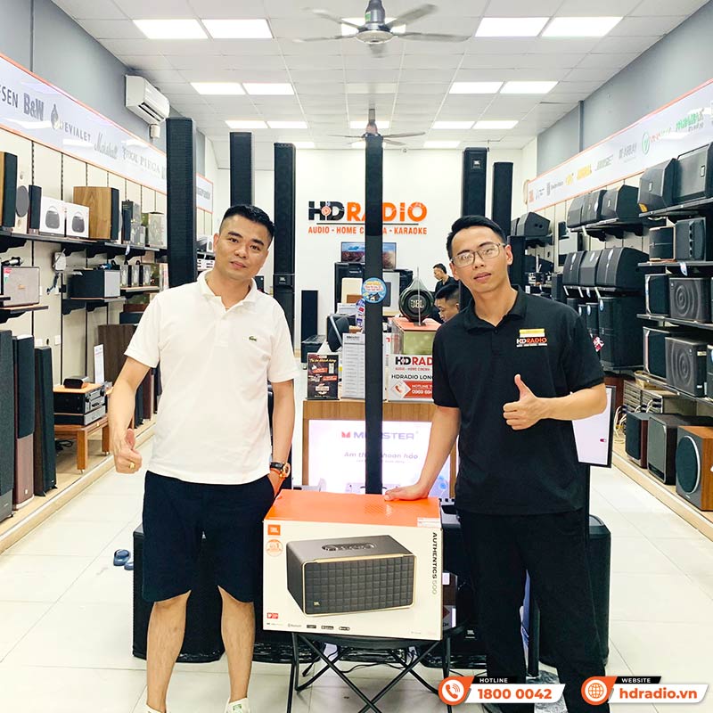khách hàng mua Loa JBL Authentics 500 chính hãng tại hdradio