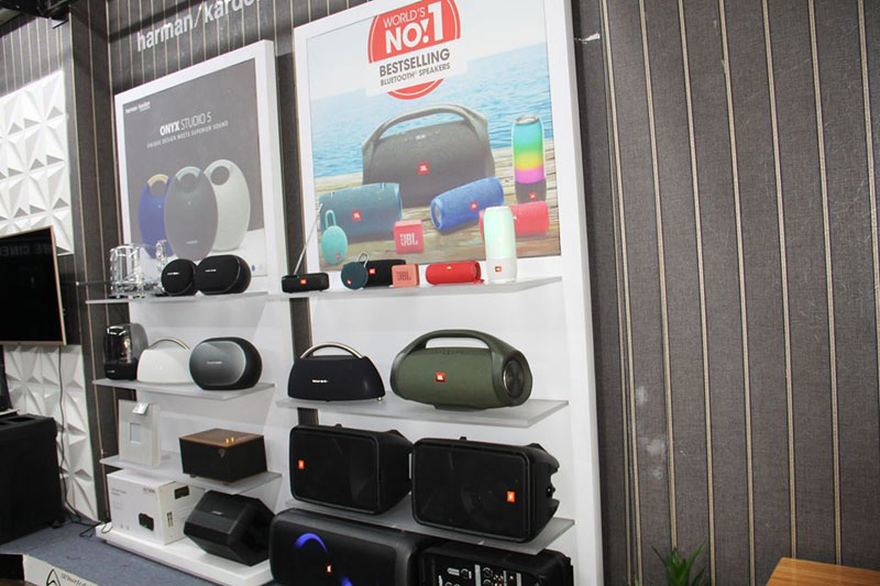 Ảnh thực tế loa jbl boombox mẫu màu xanh lá cây tai hdradio 5