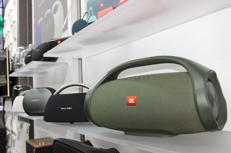 Ảnh thực tế loa jbl boombox mẫu màu xanh lá cây tai hdradio 4