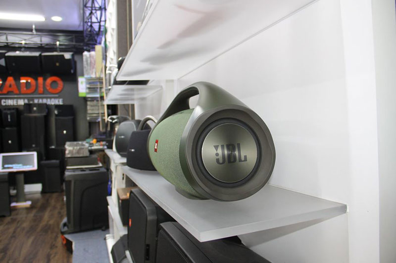 Ảnh thực tế loa jbl boombox mẫu màu xanh lá cây tai hdradio 7