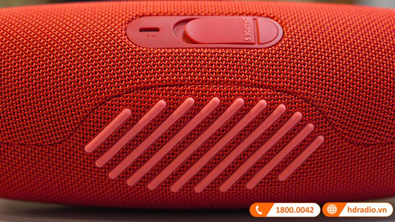 phia duoi Loa JBL Charge 5