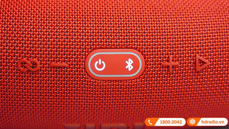 phia tren Loa JBL Charge 5
