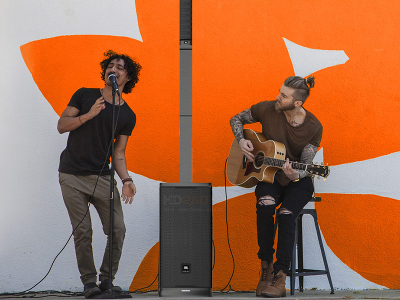 Loa bluetooth di động biểu diễn JBL Eon One MK2